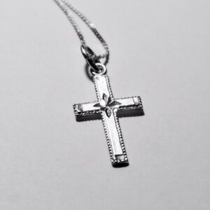 Vintage Sterling Silver Cross Pendant with 18 inch Chain